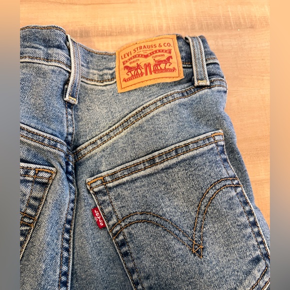 Levi's High Rise Blue Jeans - Picture 4 of 4